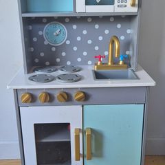 Play kitchen