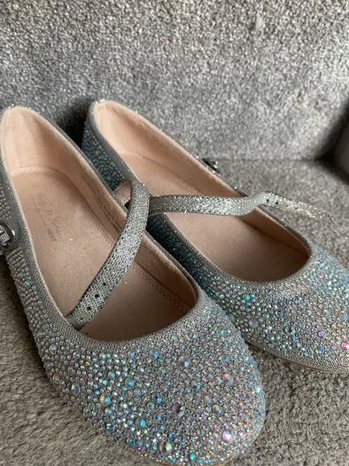 Girls sparkly flat shoes size 3UK