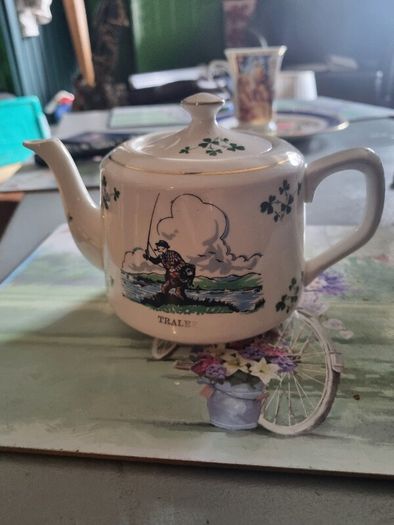 Vintage pieces. Prices to sell and discount on multiple buys. Look at my other ads. Thanks