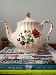 Vintage Sadler England Dark Red and White Roses Teapot
