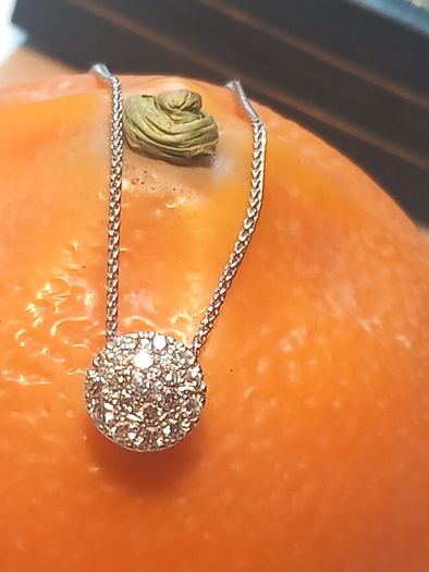 Beautiful diamond pendant 18ct white gold 19 round brilliant cut diamonds 2g, D18 free reg post