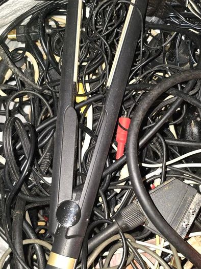 Joblot Electronics: controller, mobile + laptop chargers, laptop batteries, cables, etc