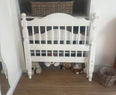 Single solid wood bed