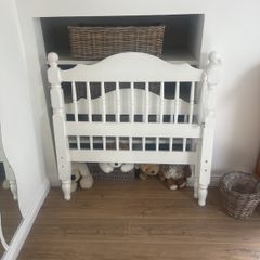 Single solid wood bed