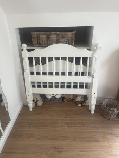 Single solid wood bed