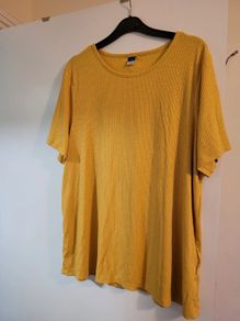 old navy tshirt