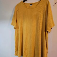 old navy tshirt