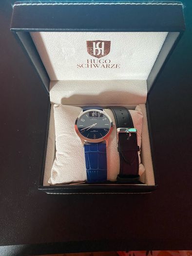 New Hugo Schwarze watch with interchangeable straps