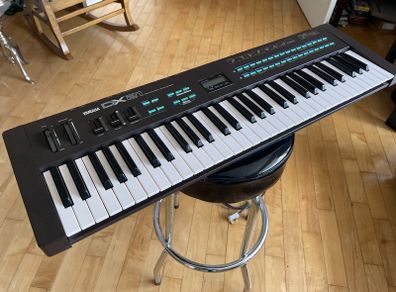 Yamaha DX-21 Synthesizer very clean