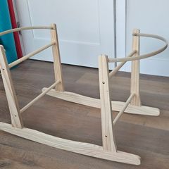 Moses basket rocking stand