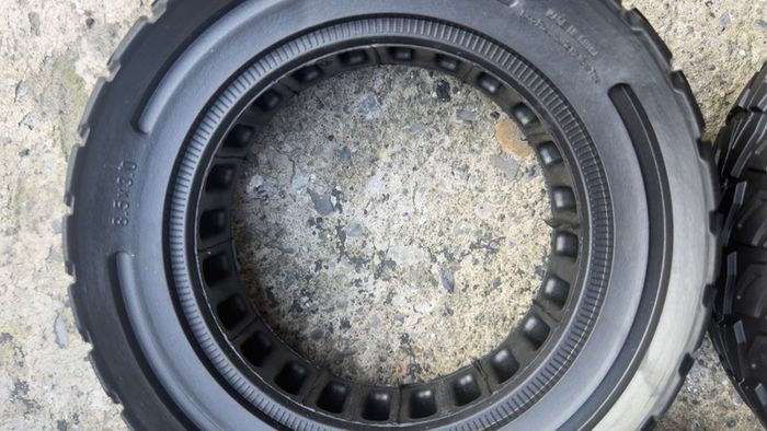 Solid tires for electric scooters