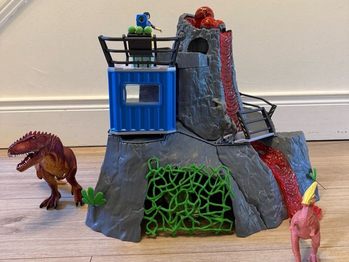 Volcano with dinosaurs Schleich