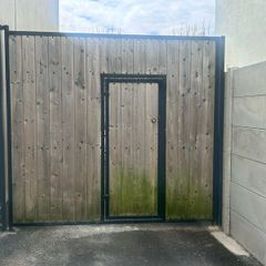 Side Gate
