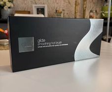 ALMOST NEW GHD Glide Smoothing Hot Brush