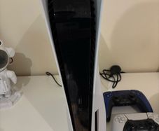PS5 disc edition 825gb with 2 controllers/headset/game