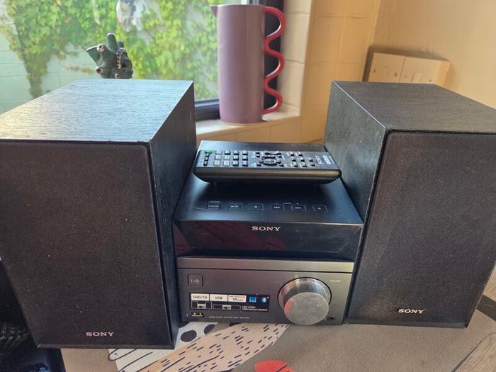 Sony CMT SBT40D Micro Hi Fi System with Remote