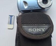 Sony Cyber-shot DSC-P73 digital camera
