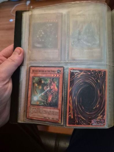 Yu-Gi-Oh! Trading Card Game Card Binder 1996 w/ random. Cards inside