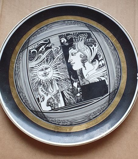 Porcelain plate by Hollohaza
