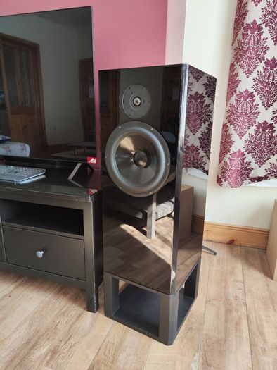 High-quality floor speakers Edgar Audio.