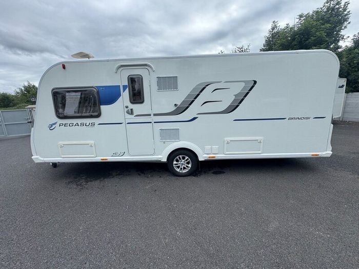 2017 Bailey Pegasus Brindisi - fixed Island - Bed