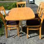 Table and chairs Image 3