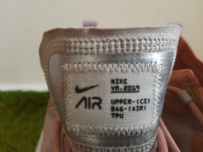 Nike Air VaporMax 2019 Rose Gold (Women's) UK-7.5/EUR-42 AR6632-601 Rose Gold/Moon Particle-Summit White-2019