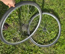 Set of gravel hybrid wheels 700c rim brakes with cassette and schwalbe G-one Speed tyres