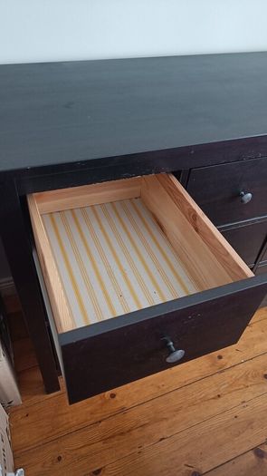 chest of drawers