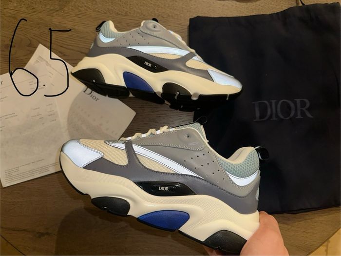 B22 trainers