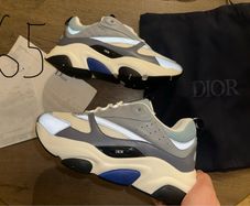 B22 trainers