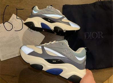 B22 trainers