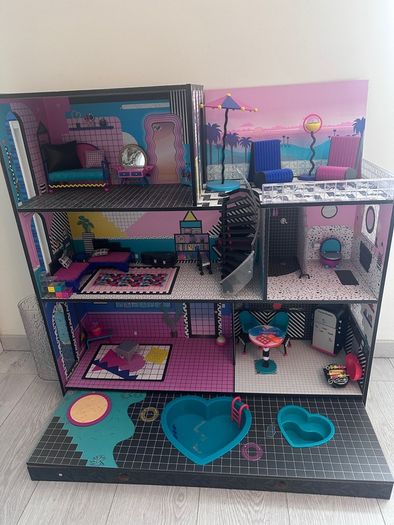 LOL dollhouse