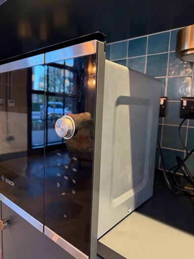 6 X Bosch 25L Built-In Microwave