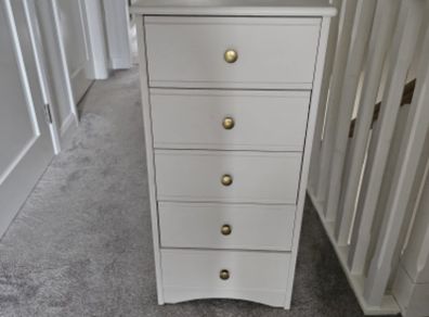 chest of drawers