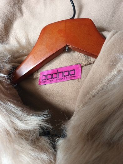 Boohoo  Camel Faux Fur Cape, Sleeves  With Hood   S. 14-16.