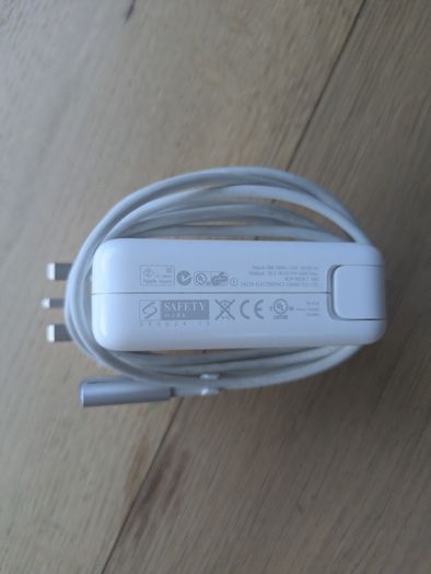 Apple 85w magsafe power adapter