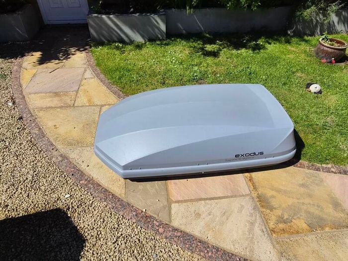 Exodus 470 Roof Box + Roof Bars  Excellent Condition