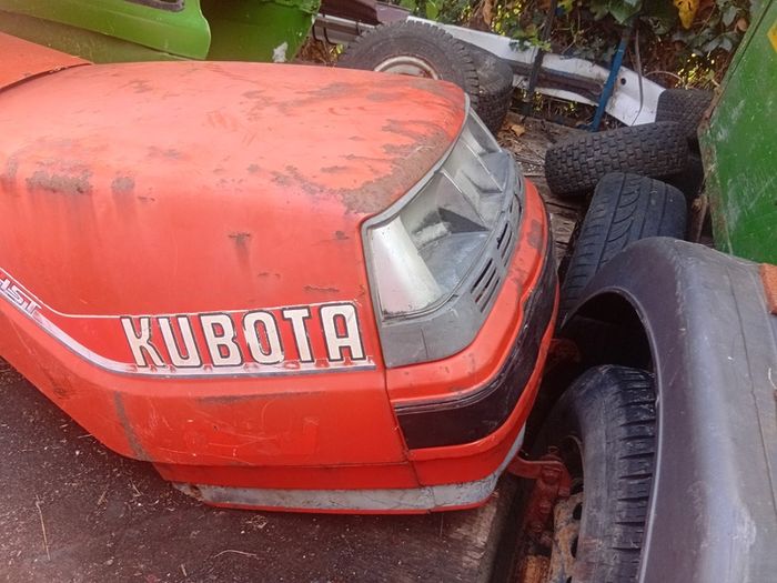 Two Kubota bonnets x 2