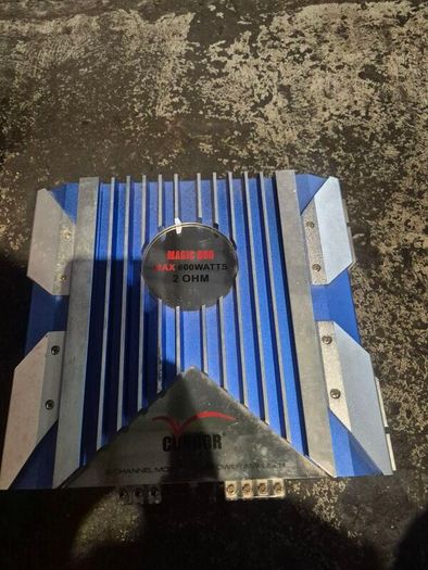 12 volt amplifier and capacitor