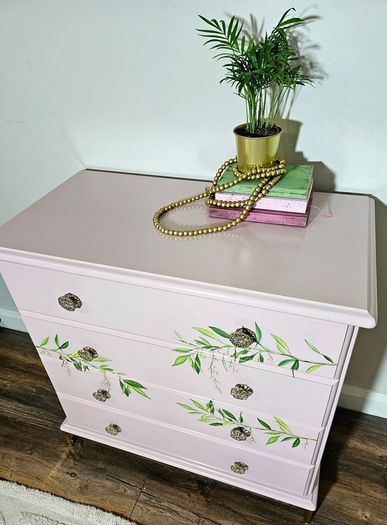Chest of drawers