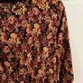 An elegant dress in floral print Image 3
