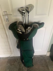Almost Full Golf set, bagged (RH)(Irons,drivers,putter)