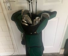 Almost Full Golf set, bagged (RH)(Irons,drivers,putter)