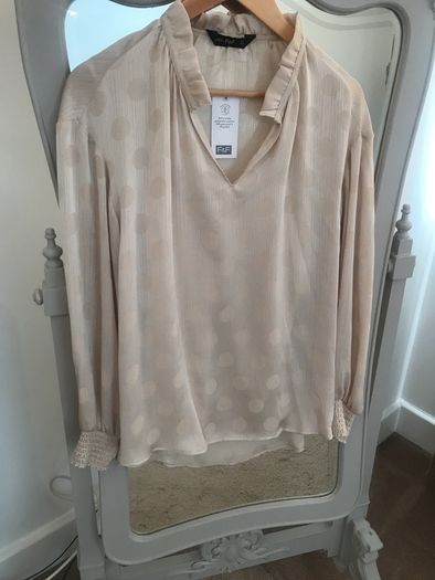 BNWT Beautiful Champagne Spot Blouse size 8