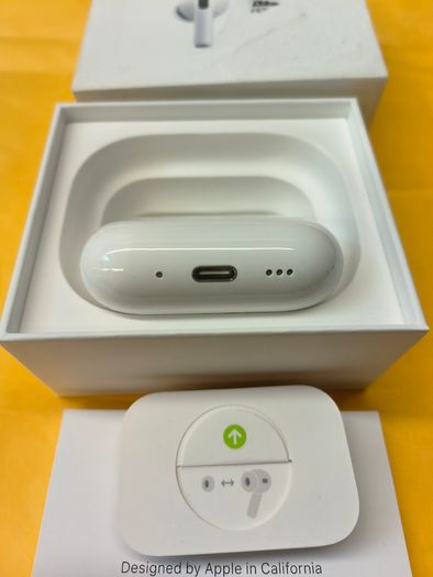 Official Apple AirPod Pro 3 (3rd Generation) + Active noise cancellation, Excellent Very little use