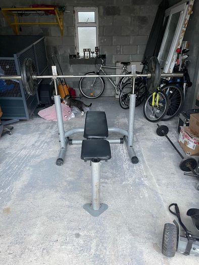 weights bench and weights