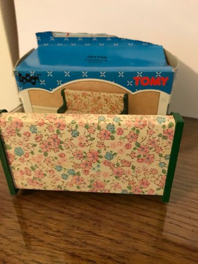 Vintage Sylvanian Families Green/ floral Settee