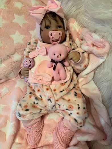 Reborns by Laura.  Baby Ashley.  Heavy, Weighted Reborn Doll.  Welcome to View.
