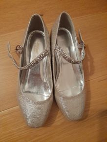 Girl's shoes